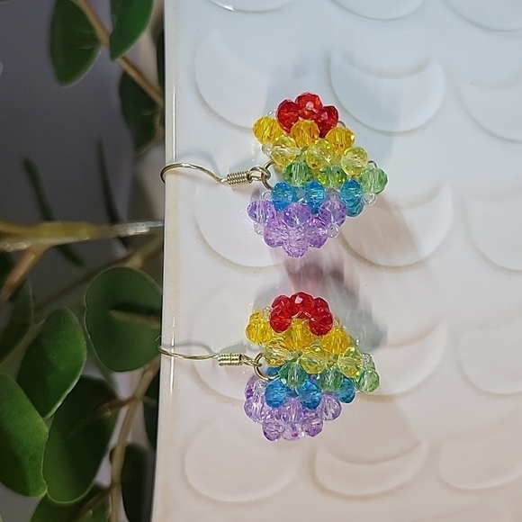 🔥LAST PAIR🔥 Beaded Rainbow Heart Drop Earrings - Picture 1 of 5